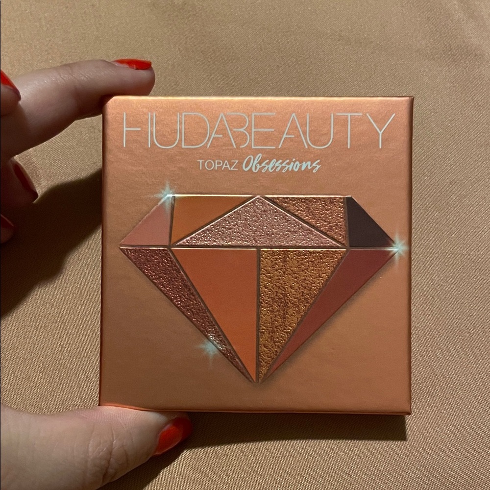 Huda Beauty Topaz Obsessions Eyeshadow Palette